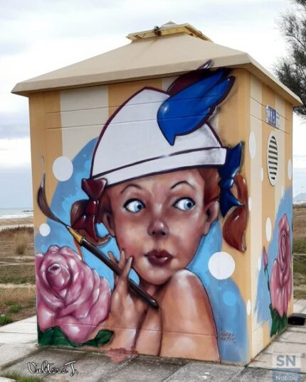 Disegni sui bagni pubblici di Senigallia - Arte in spiaggia - Foto di Valtero Tanfani