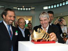 Luca Pelizzon e Paolo Rossi con la Scarpa d'Oro