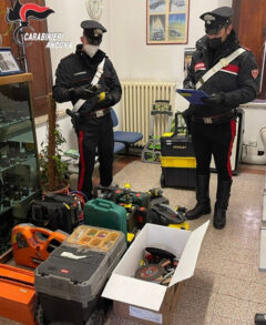 Materiale da lavoro rubato recuperato dai Carabinieri di Senigallia