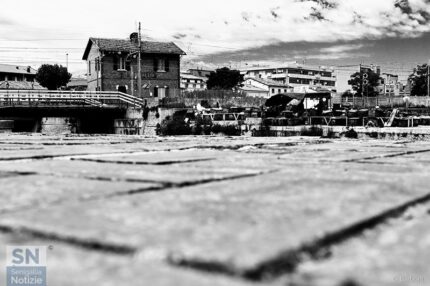Senigallia in bianco e nero - Tra porto e ferrovia - Foto di Claudia Barboni
