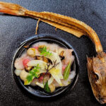 Carpaccio di gallinella con gocce di propini e rapa rossa, con chifonade di finocchio