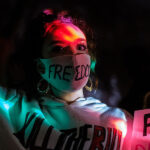 Una donna che chiede libertà