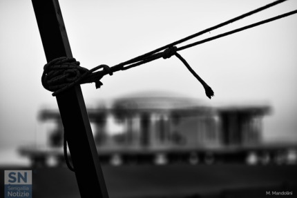 Rotonda a Mare sullo sfondo - Corda tesa - Foto di Marco Mandolini