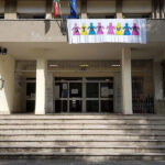 Striscione "Stop war" alla scuola Marchetti di Senigallia