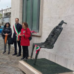 Inaugurazione della statua Nudo Seduto di Alfio Castelli