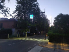 Attraversamento pedonale illuminato in via Capanna