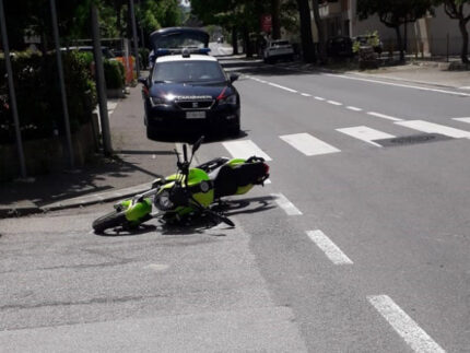 Incidente auto-moto all'incrocio tra via Capanna, via Di Vittorio e via Firenze