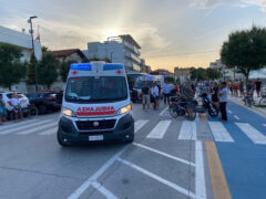 Pedone investito da ciclista: ambulanze su lungomare Alighieri