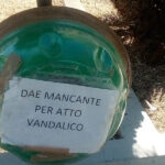 Defibrillatore mancante su lungomare Alighieri di fronte al Residence Milano