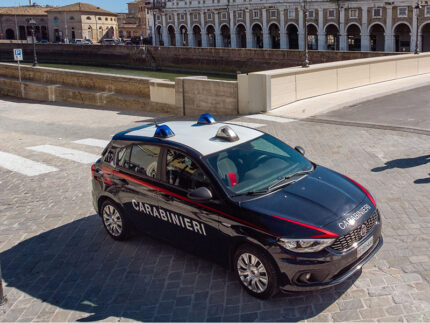 Carabinieri in centro storico a Senigallia