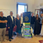 Consegna sedie per disabili - Rotary Club Senigallia