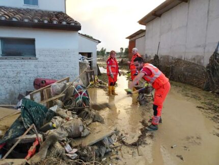 Volontari ANPAS in azione nelle zone alluvionate