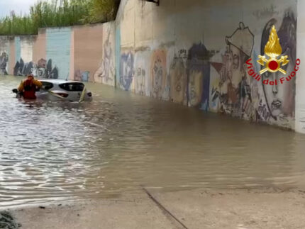 Vigili del Fuoco: rimozione auto da sottopasso allagato dopo alluvione del 15 settembre 2022