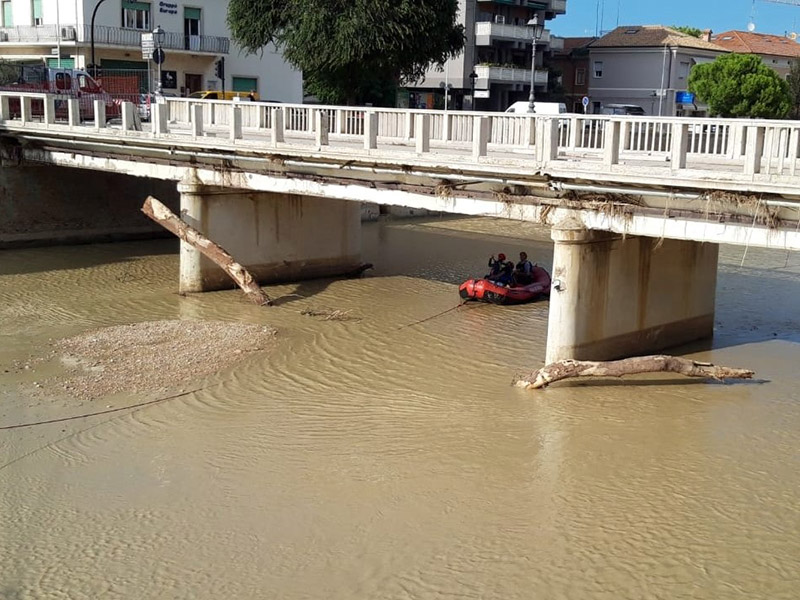 Sopralluogo a Ponte Garibaldi dopo i danni dell'alluvione 2022