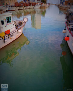 Riflessi sul porto canale - Foto Cristina Giachè