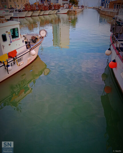 Riflessi sul porto canale - Foto Cristina Giachè