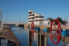 Le chiuse e il faro - Foto Fedele Ruvio