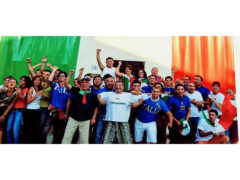 Emanuele Pianelli con il gruppo dell'Acli Falco dopo i mondiali 2006