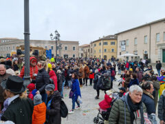 Carnevale 2023 a Senigallia - Sfilata in piazza del Duca