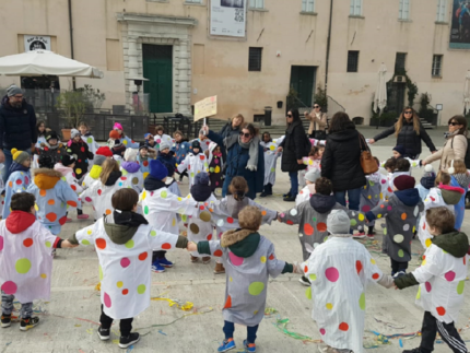 Carnevale festeggiato dai bambini della scuola dell'infanzia "Arcobaleno"