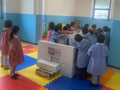 Consegna dei materiali ai bambini della scuola "Don Morganti" di Pianello di Ostra