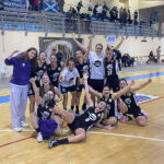Esultano le ragazze del Basket 2000 Senigallia