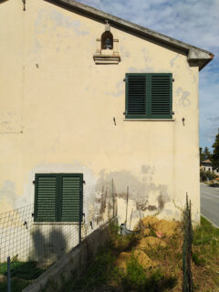 Busto di Napoleone su una casa di Croce di Castel Colonna (Trecastelli)