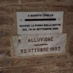Lapide in via Perilli che ricorda l'alluvione del 15/16 settembre 2022