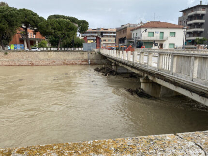 Fiume Misa a ponte Garibaldi la mattina del 17 maggio 2023