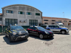 Guardia di Finanza, Carabinieri e Polizia Locale impegnati nei controlli in un laboratorio tessile a Cesano di Senigallia