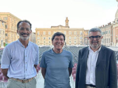 Gianni Morandi a Senigallia con il sindaco Olivetti e il vice Pizzi