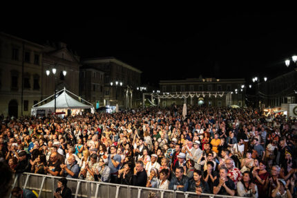 Summer Jamboree - Folla in piazza Garibaldi