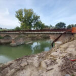 Il ponte sul Misa tra Pongelli di Ostra Vetere e Vaccarile di Ostra danneggiato dall'alluvione del 15 settembre 2022