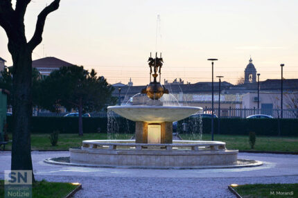 La fontana sprizza bellezza - Foto Mauro Morandi