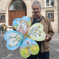 Il maestro Costantino Castorio mostra l'opera-premio Master Mastrucci