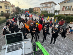 Carnevale 2024: carro e gruppo mascherato di Casine di Ostra