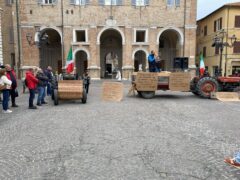 Protesta degli agricoltori in piazza Roma