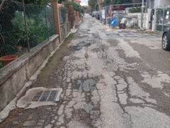 Via Trento con asfalto in cattivo stato