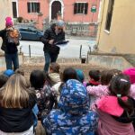 Alunni dell'istituto comprensivo "Giacomelli" in occasione della Giornata del Libro