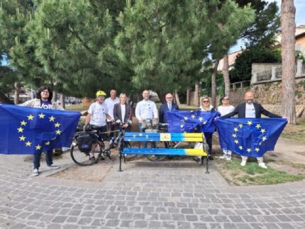 Tappa in piazza Saffi per la "Bicicletta della Memoria"