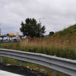 Montagne di rifiuti all'uscita del casello A-14 di Senigallia