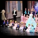 Ragazzi della Rodari e della Marchetti di Senigallia sul palco del Pergolesi di Jesi