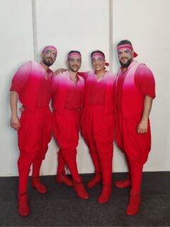 Sbandieratori del Combusta Revixi di Corinaldo si esibiscono con il Cirque du Soleil