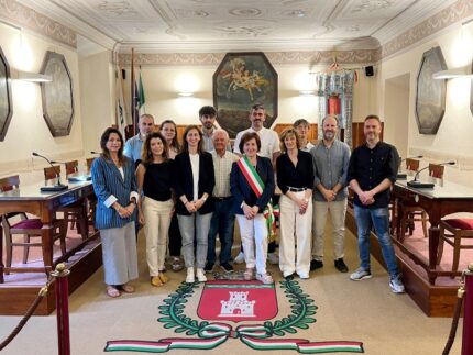 Il sindaco Marisa Abbondanzieri e i consiglieri comunali di Arcevia