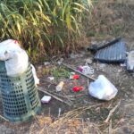 Sporcizia e degrado nel parco tra Il Molino e fiume Misa