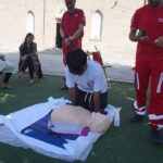 Lezione di primo soccorso per gli adolescenti del centro di aggregazione Le Rondini