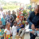 Il sacerdote camerunense Don Serge Omgba a Nyabizan