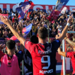 Denis Pesaresi sotto la curva dopo il gol decisivo siglato contro l'Ancona