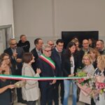 Taglio del nastro alla Scuola Fagnani dopo i lavori
