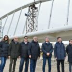 Posa dell'ultimo concio del Ponte ciclopedonale sul fiume Cesano